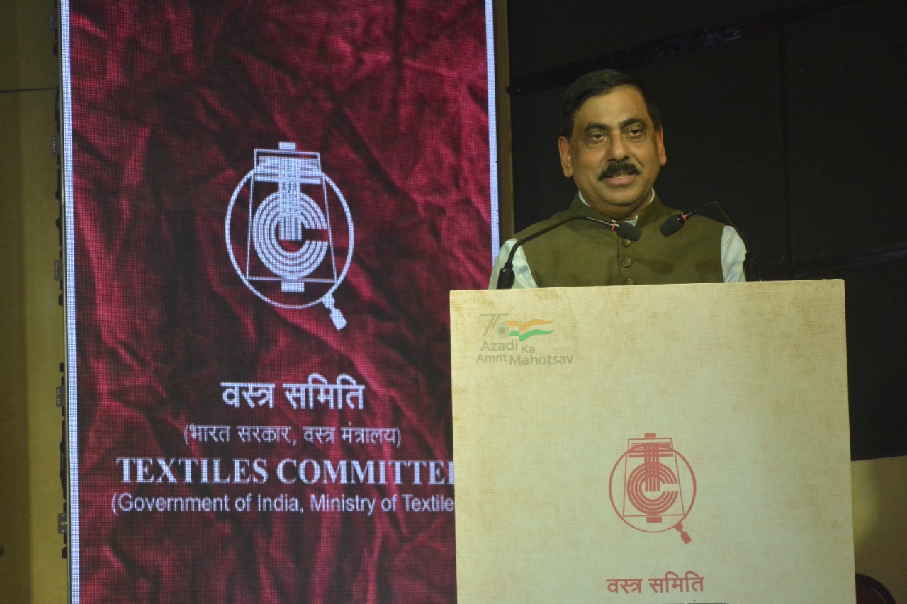 Secretary Textiles delivering the address